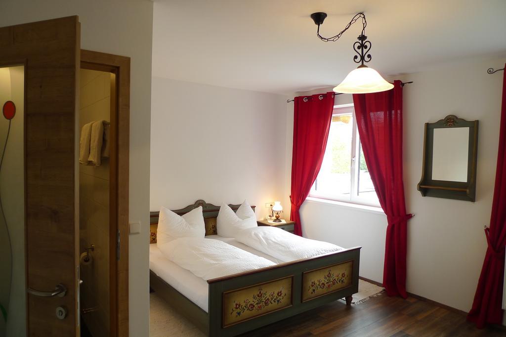 Pension Marillenhof Bed & Breakfast Melk Room photo